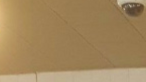 Esta camarera de un pueblo de Texas ayudó a un cliente anciano que no podía valerse por sí mismo.