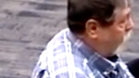 Este hombre acusó a quien de pequeño le maltrató.