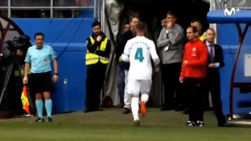 Sergio Ramos abandonó cinco minutos el partido para ir al baño con suma urgencia
