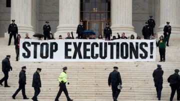 Grupos contrarios a la pena de muerte se movilizan con cierta frecuencia en Estados Unidos.