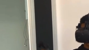 La realidad virtual ofrece un entorno informático que crea en el usuario la sensación de estar inmerso en él.