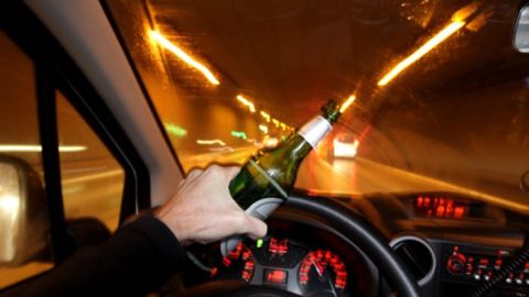 Beber y manejar puede causar accidentes y lesionados. / foto: archivo