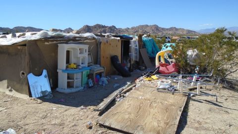 Los alguaciles hallaron a los niños viviendo en condiciones inhumanas.