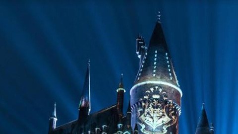 El castillo se ilumina todos los días del 24 al 31 de marzo