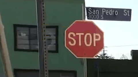 Varios vendedores callejeros se reunieron en el lugar del sur de L.A. donde ocurrió el ataque el 18 de marzo para mostrar su apoyo a Pedro Reyes