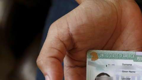 Los demandantes acusan a USCIS de dejarlos en el limbo migratorio haciendo sus vidas muy difíciles