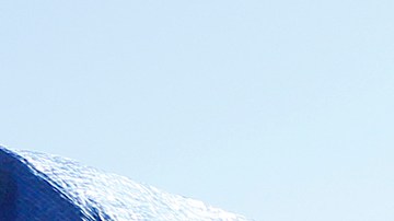 En el 2018, más de 150 personas, incluidas varios niños, vivían en el campamento del Centro Cívico y la Plaza de las Banderas de la ciudad de Santa Ana.