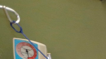 04/11/18 / LOS ANGELES/ Radio personality El Piolin visits with amputee Marisol Hernandez and husband Arturo Sanchez Gomez, at a hospital in Paramount where her diabetes is being treated. (Photo by Aurelia Ventura/La Opinion)