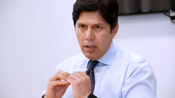 Kevin de León, candidato a concejal en reunión con La Opinión / Aurelia Ventura, La Opinion