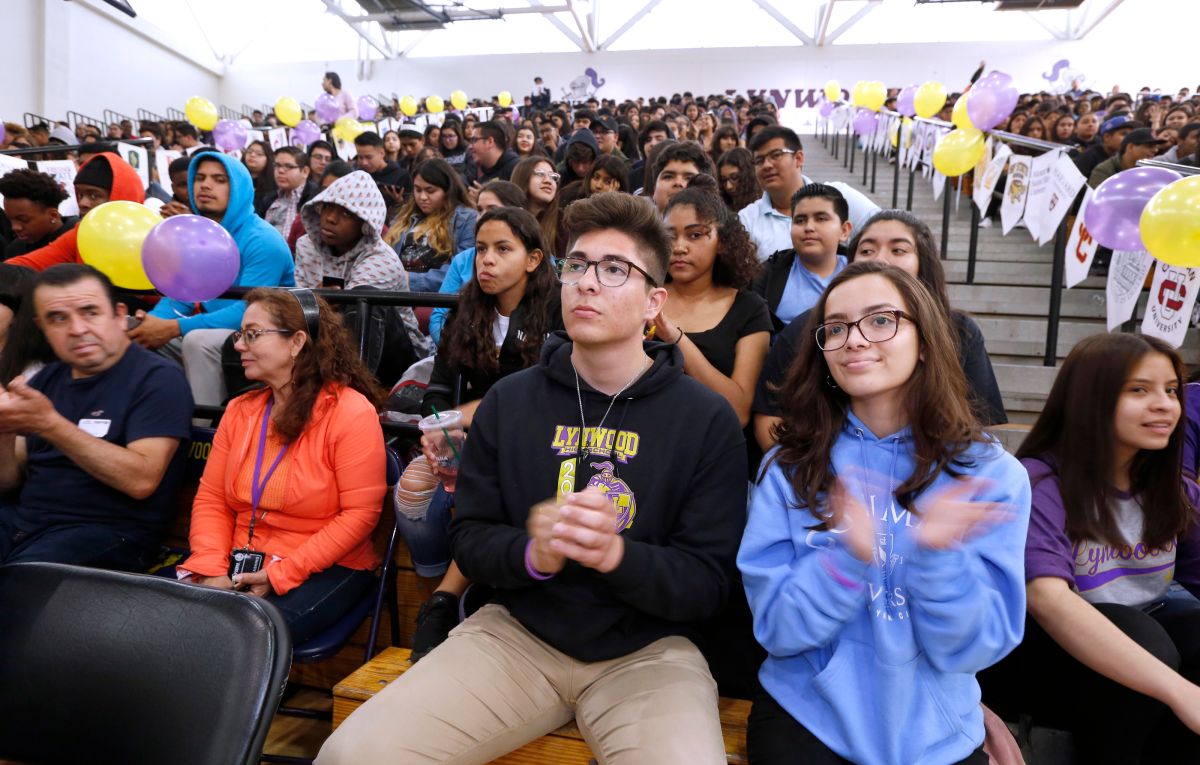 Casi 4 de cada 10 universitarios sin vivienda en California son latinos