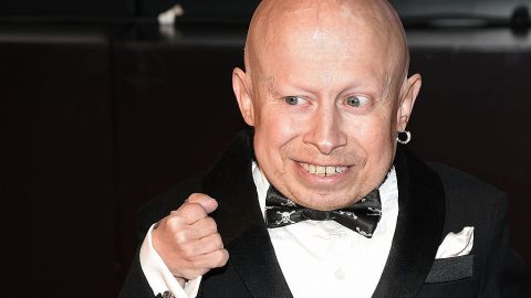 El actor, que comenzó su carrera en el cine en 1994, nació con un trastorno genético que le causó enanismo.
