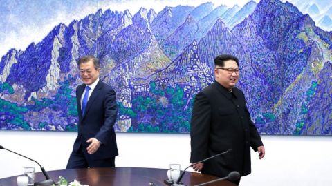 Los dos líderes acordaron comenzar "una nueva era de paz".