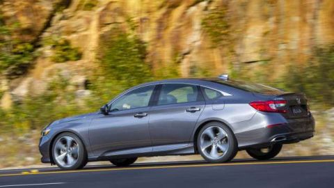 2018-honda-accord-sdn_100625407_m