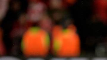 Manchester Cty cayó 3-0 ante Liverpool en la Champions League y está al borde de la eliminación