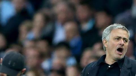 José Mourinho, técnico del Manchester United y Pep Guardiola, técnico del Manchester City