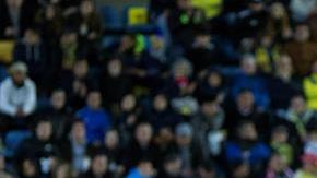 El centrocampista del Villarreal Pablo Fornals es atendido por las asistencias médicas en su partido ante el Athletic. (Foto: EFE/ Domenech Castelló)