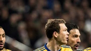 Gianluigi Buffon fue expulsado por insuñltar al árbitro