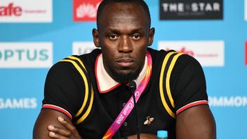 Usain Bolt no quita el dedo del renglón de jugar fútbol de manera profesional
