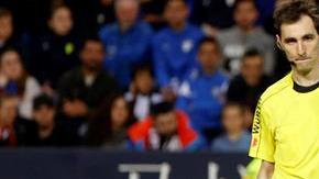 Los jugadores del Real Madrid,celebran con Isco  el segundo gol del equipo blanco al Málaga. (Foto: EFE/Carlos Díaz)