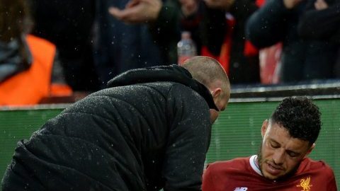 El inglés Alex Oxlade-Chamberlain se lesionó el martes en el partido del Liverpool en Champions. (Foto: EFE/Peter Powell)