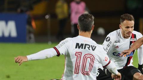 El árbitro terminó el partido junto segundos antes de la anotación