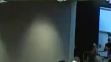 Partidarios y contrincantes de revocar la ley SB54 se reunieron el miércoles en el Ayuntamiento.