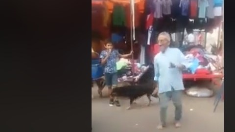 El hombre sorprendió a los presentes con sus pasos.