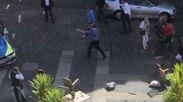 La Policía pidió a los residentes evitar la zona.
