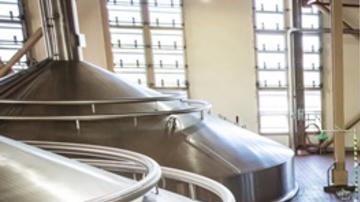 La fábrica de cerveza Budweiser del Valle de San Fernando lleva 40 años sin abrir sus puertas al público.