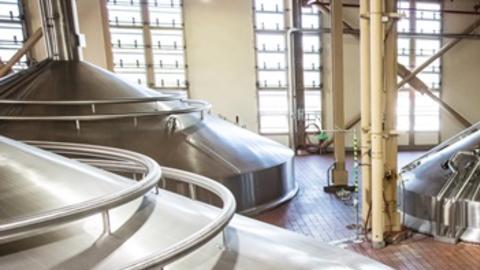 La fábrica de cerveza Budweiser del Valle de San Fernando lleva 40 años sin abrir sus puertas al público.