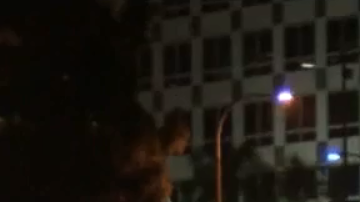 El accidente tuvo lugar poco antes de la 1:30 a.m. cerca de la salida de Lake Avenue.