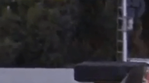 El accidente tuvo lugar en el lado sur de la autopista en Burbank Boulevard alrededor de las 3:30 am.