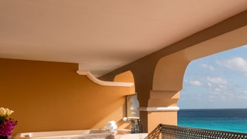 Imágenes del Ritz-Carlton dan muestra de su bello diseño e incomparable ubicación.