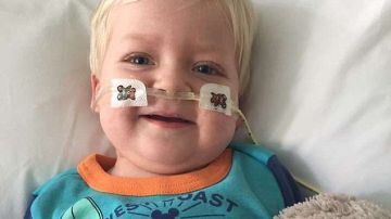 Un niño de dos años se recupera de una rara enfermedad tras ser desconectado del soporte vital.