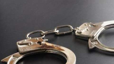 esposas arresto shutterstock