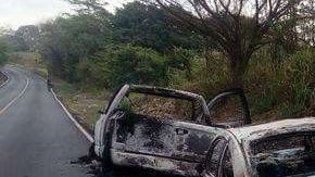Los autos fueron calcinados.