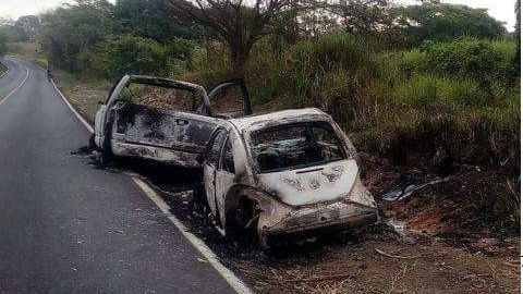 Los autos fueron calcinados.