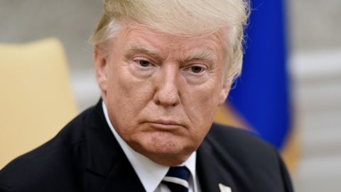El FBI incautó documentos y una copia del disco duro de las computadoras del abogado personal de Trump, lo que preocupa al magnate