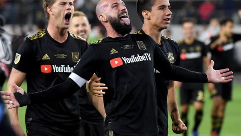 Laurent Ciman celebra el dramático triunfo del LAFC con un gol suyo.