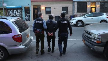 Operativo de oficiales de ICE en Bushwick, Brooklyn.