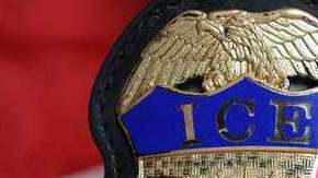 Inmingrantes con cargos pendientes están entre la espada y la pared