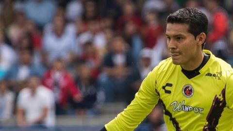 El portero del Veracruz Édgar Melitón Hernández libró con estilo los troleos de la afición toluqueña. (Foto: imago7/ Diego Ignacio Flores)
