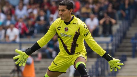 El portero del Veracruz Édgar Melitón Hernández libró con estilo los troleos de la afición toluqueña. (Foto: imago7/ Diego Ignacio Flores)