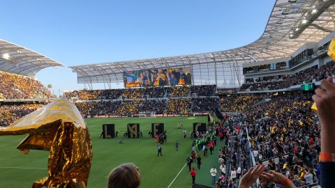 El ambiente no pudo ser mejor en el primer juego del LAFC en su nuevo estadio.