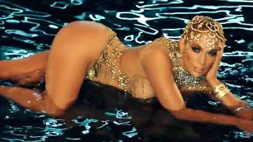 Jennifer Lopez en el video de "El Anillo"
