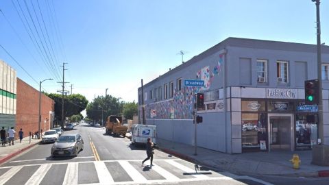 El suceso ocurrió cerca de la intersección de North Broadway y Workman Street.