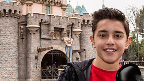 Disfrutó de las atracciones del parque y logró tener su foto del recuerdo con “Mickey Mouse.