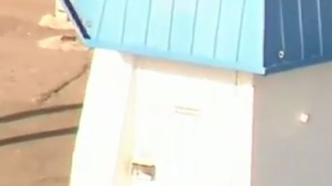 El sospechoso en el estacionamiento del centro comercial.