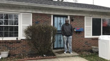 Un veterano sin hogar recupera su antigua casa.