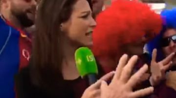 La reportera Marina Lorenzo y su incómodo momento con los aficionados culés.